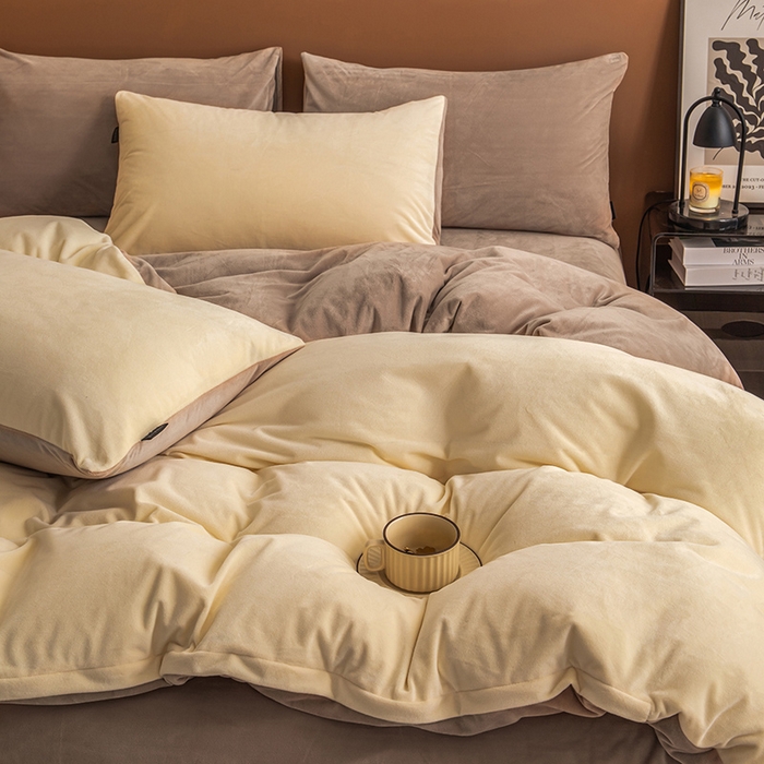 91家纺网 家纺一手货源 找家纺 蓝梦 2025新款A类加厚保暖纯色双拼婴儿绒宝宝绒四件套 奶黄+奶咖