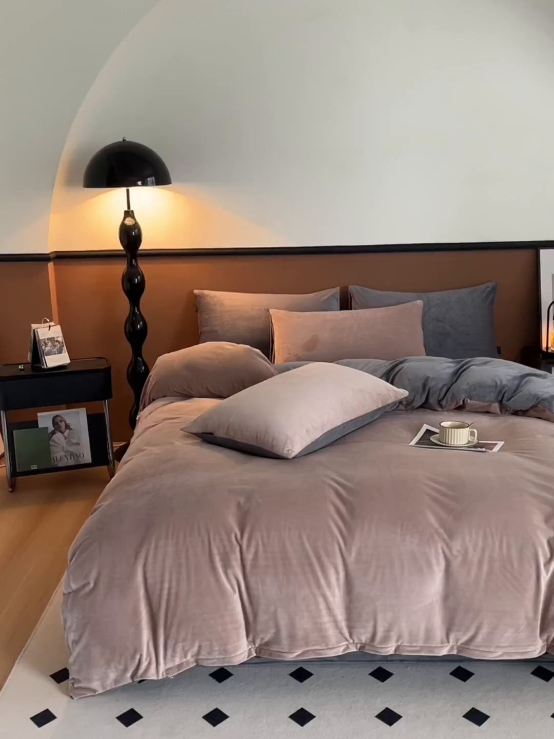 91家纺网 家纺一手货源 找家纺 蓝梦 2025新款A类加厚保暖纯色双拼婴儿绒宝宝绒四件套 奶咖+火山灰