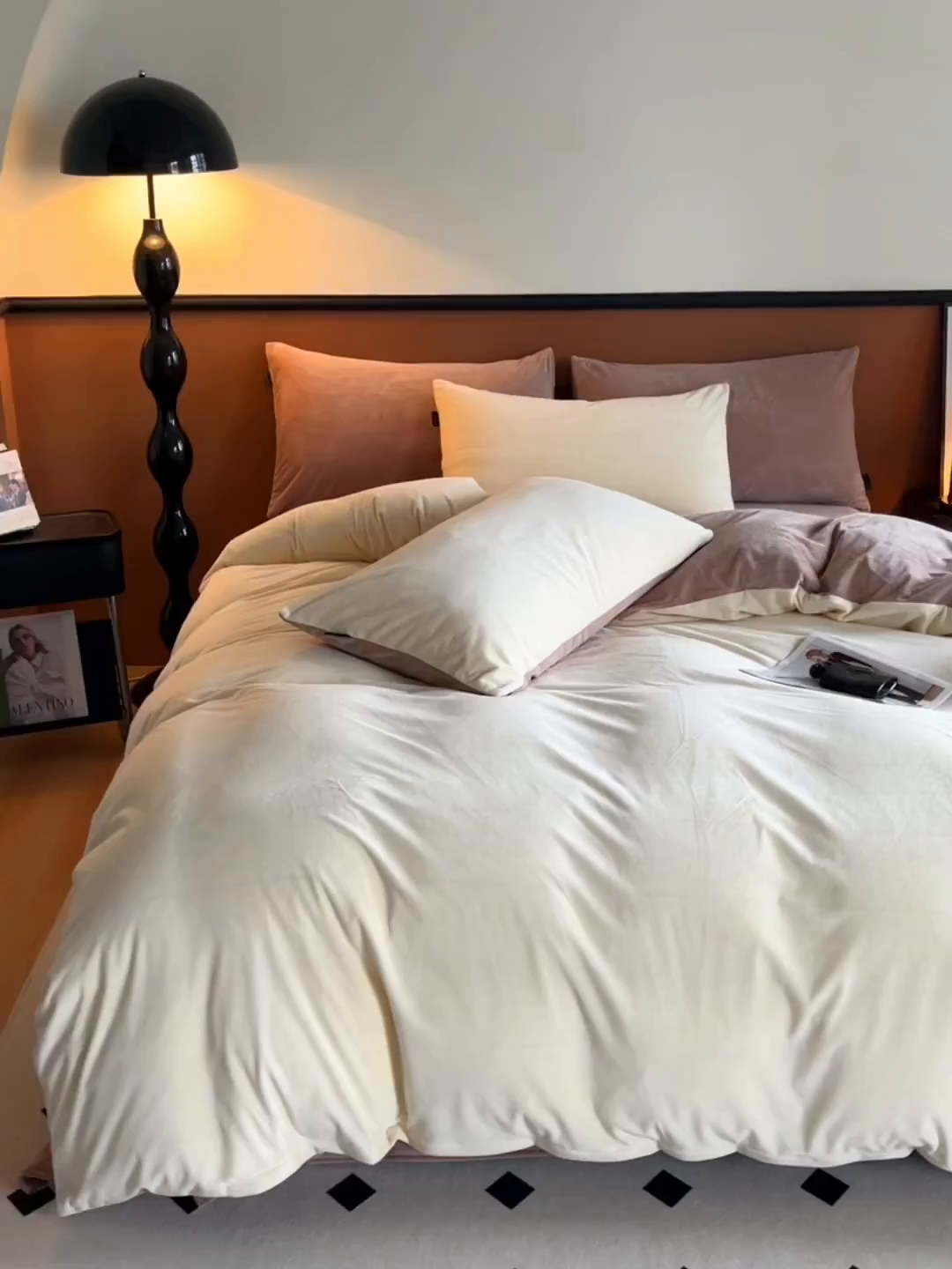 91家纺网 家纺一手货源 找家纺 蓝梦 2025新款A类加厚保暖纯色双拼婴儿绒宝宝绒四件套 奶黄+奶咖