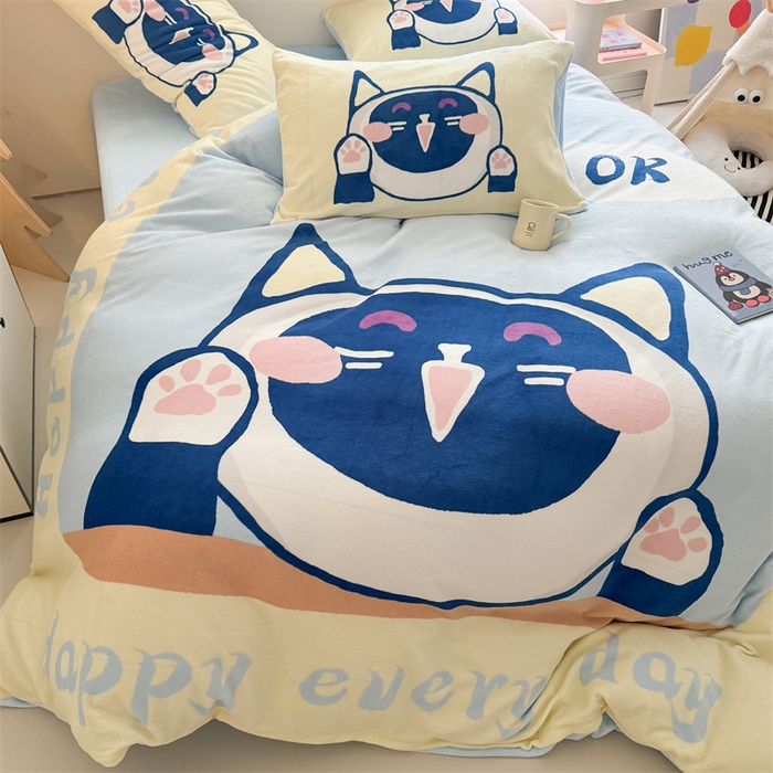 91家纺网 家纺一手货源 找家纺 蓝梦 2025新款加厚牛奶绒大版卡通印花四件套 大脸猫猫
