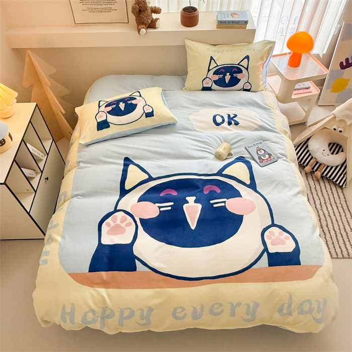 91家纺网 家纺一手货源 找家纺 蓝梦 2025新款加厚牛奶绒大版卡通印花四件套 大脸猫猫