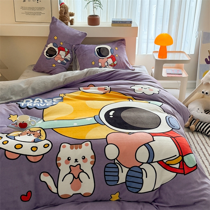 91家纺网 家纺一手货源 找家纺 蓝梦 2025新款加厚牛奶绒大版卡通印花四件套 温馨太空