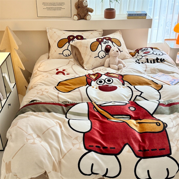 91家纺网 家纺一手货源 找家纺 蓝梦 2025新款加厚牛奶绒大版卡通印花四件套 敬礼狗狗