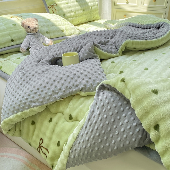 91家纺网 家纺一手货源 找家纺 眠势力 2025新款兔兔绒豆豆被子冬被芯加绒兔毛绒加厚保暖被褥 爱心绿【兔兔绒豆豆被】