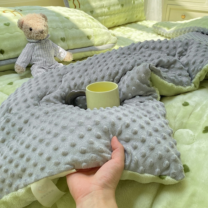 91家纺网 家纺一手货源 找家纺 眠势力 2025新款兔兔绒豆豆被子冬被芯加绒兔毛绒加厚保暖被褥 爱心绿【兔兔绒豆豆被】