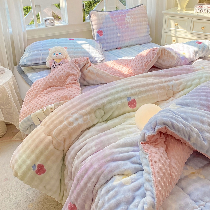 91家纺网 家纺一手货源 找家纺 眠势力 2025新款兔兔绒豆豆被子冬被芯加绒兔毛绒加厚保暖被褥 草莓KT【兔兔绒豆豆被】