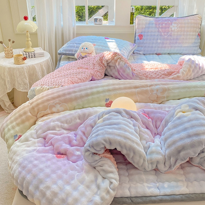 91家纺网 家纺一手货源 找家纺 眠势力 2025新款兔兔绒豆豆被子冬被芯加绒兔毛绒加厚保暖被褥 草莓KT【兔兔绒豆豆被】