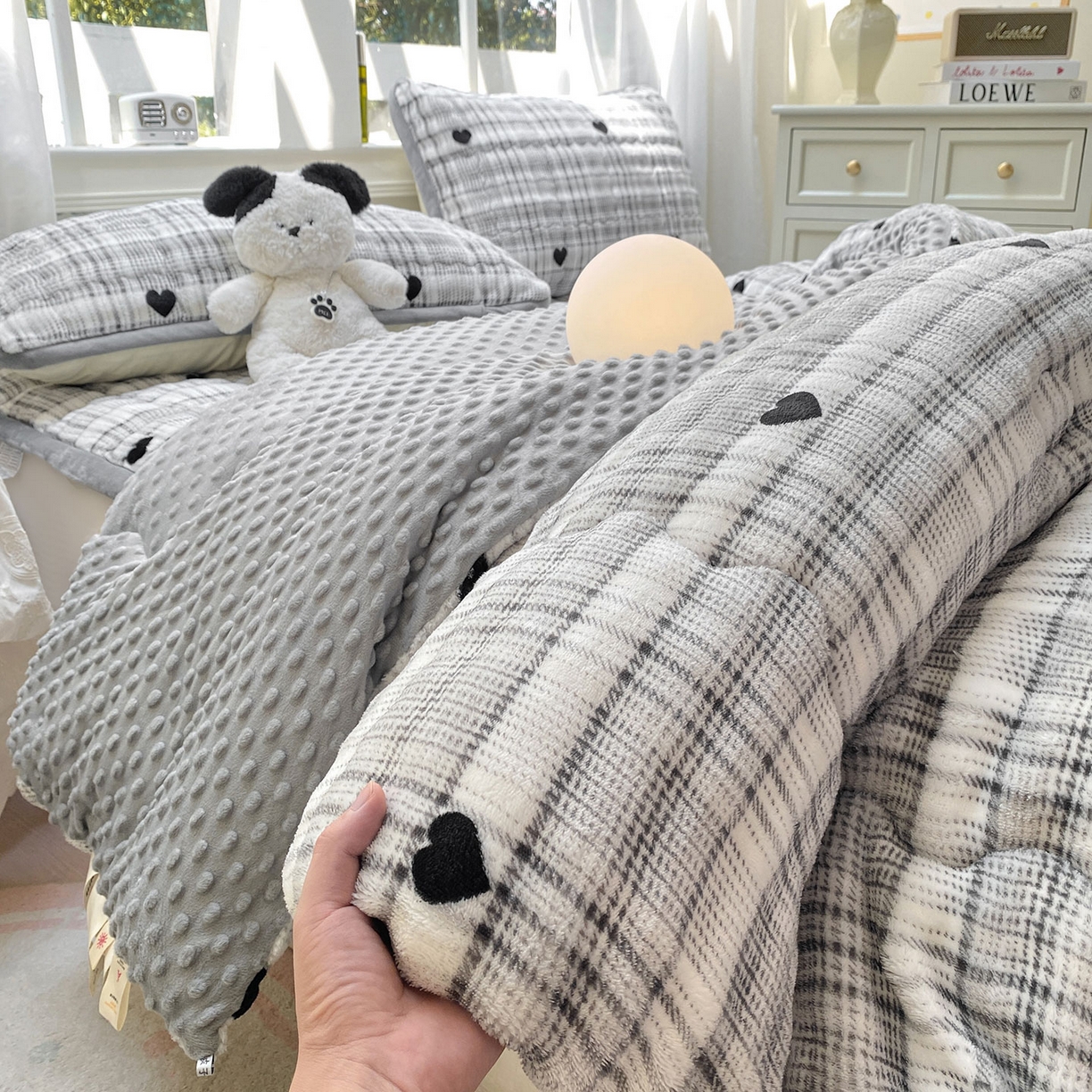 91家纺网 家纺一手货源 找家纺 眠势力 2025新款兔兔绒豆豆被子冬被芯加绒兔毛绒加厚保暖被褥 格子爱心【兔兔绒豆豆被】