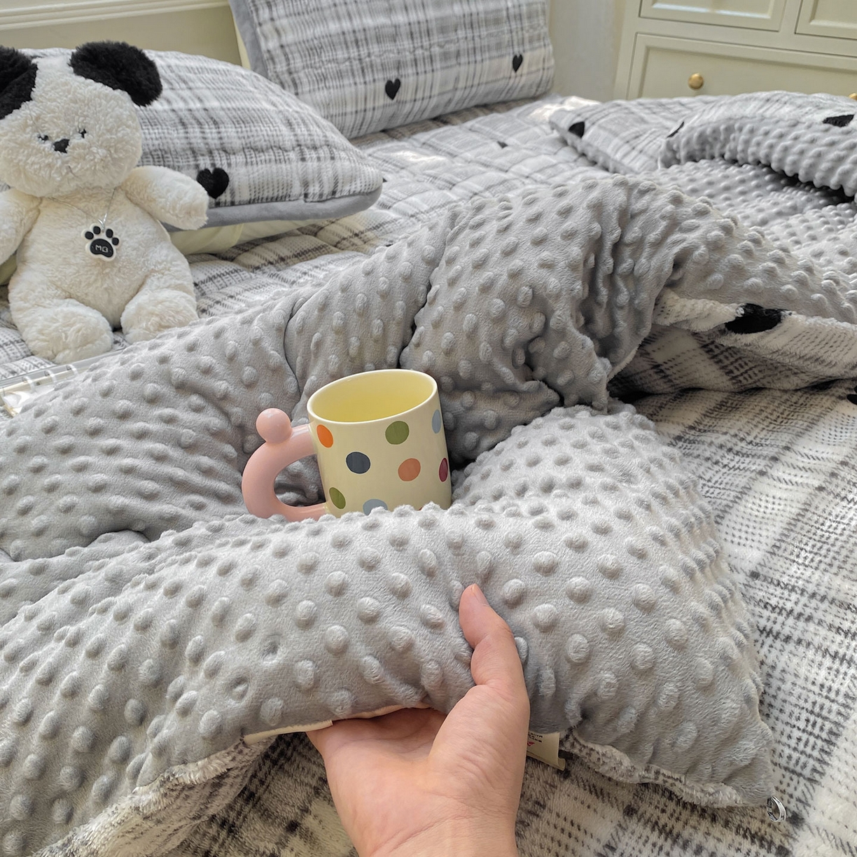 91家纺网 家纺一手货源 找家纺 眠势力 2025新款兔兔绒豆豆被子冬被芯加绒兔毛绒加厚保暖被褥 格子爱心【兔兔绒豆豆被】