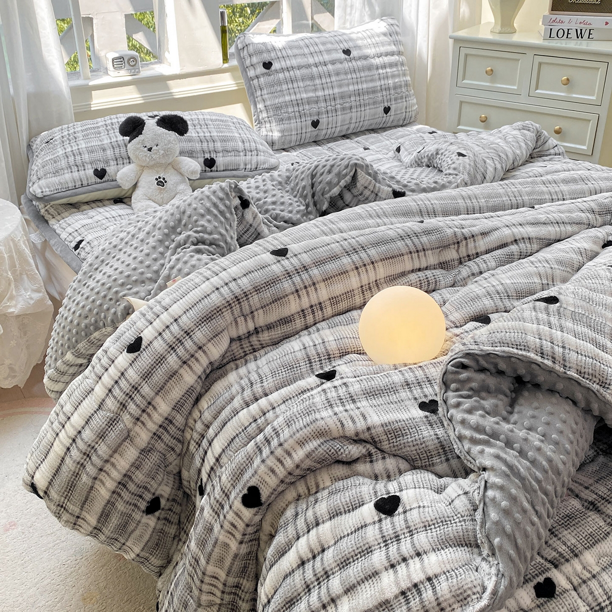 91家纺网 家纺一手货源 找家纺 眠势力 2025新款兔兔绒豆豆被子冬被芯加绒兔毛绒加厚保暖被褥 格子爱心【兔兔绒豆豆被】