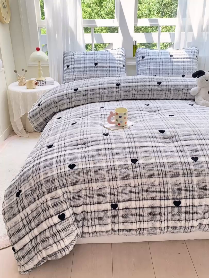 91家纺网 家纺一手货源 找家纺 眠势力 2025新款兔兔绒豆豆被子冬被芯加绒兔毛绒加厚保暖被褥 格子爱心【兔兔绒豆豆被】