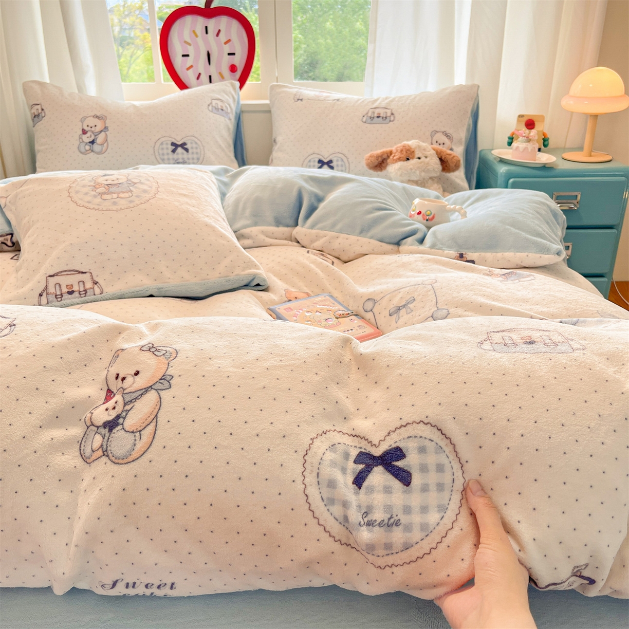 91家纺网 家纺一手货源 找家纺 云棉坊 2025新款高克重卡通牛奶绒四件套-印花系列 波点熊
