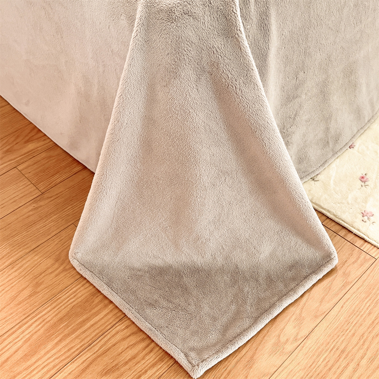 91家纺网 家纺一手货源 找家纺 云棉坊 2025新款高克重卡通牛奶绒四件套-印花系列 彩点小象