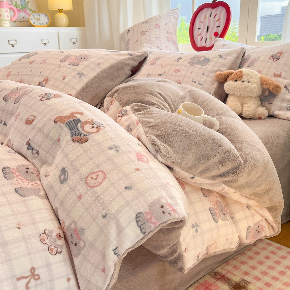 91家纺网 家纺一手货源 找家纺 云棉坊 2025新款高克重卡通牛奶绒四件套-印花系列 彩点小象