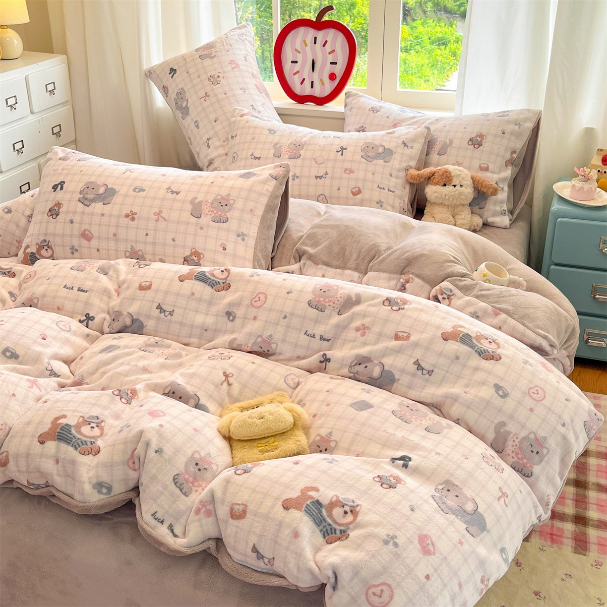 91家纺网 家纺一手货源 找家纺 云棉坊 2025新款高克重卡通牛奶绒四件套-印花系列 彩点小象