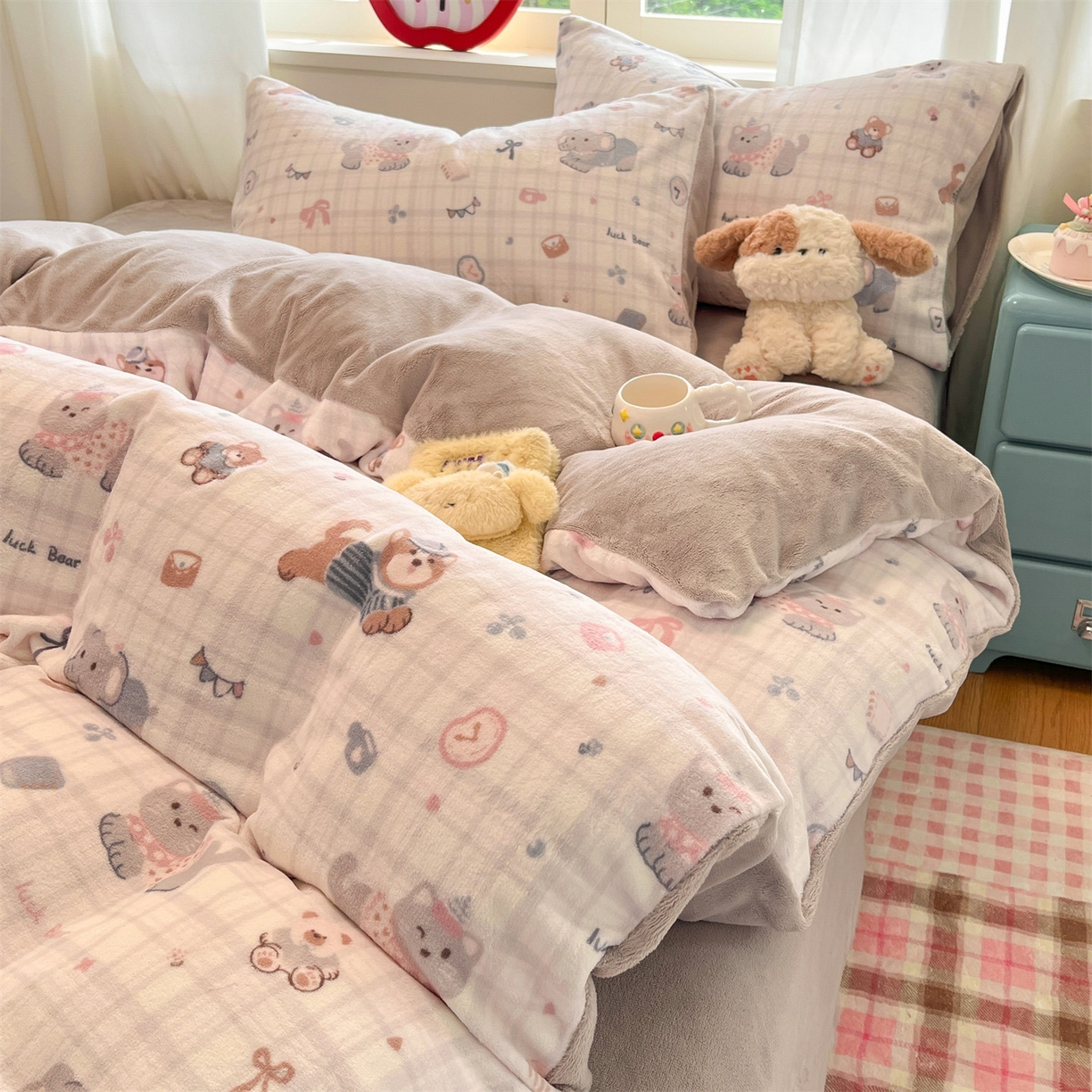 91家纺网 家纺一手货源 找家纺 云棉坊 2025新款高克重卡通牛奶绒四件套-印花系列 彩点小象