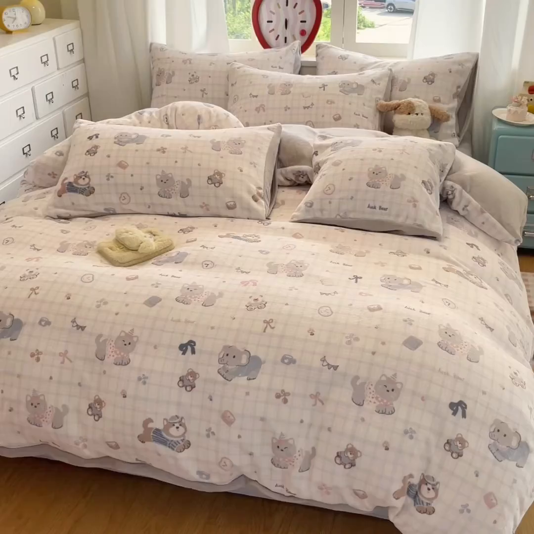 91家纺网 家纺一手货源 找家纺 云棉坊 2025新款高克重卡通牛奶绒四件套-印花系列 彩点小象