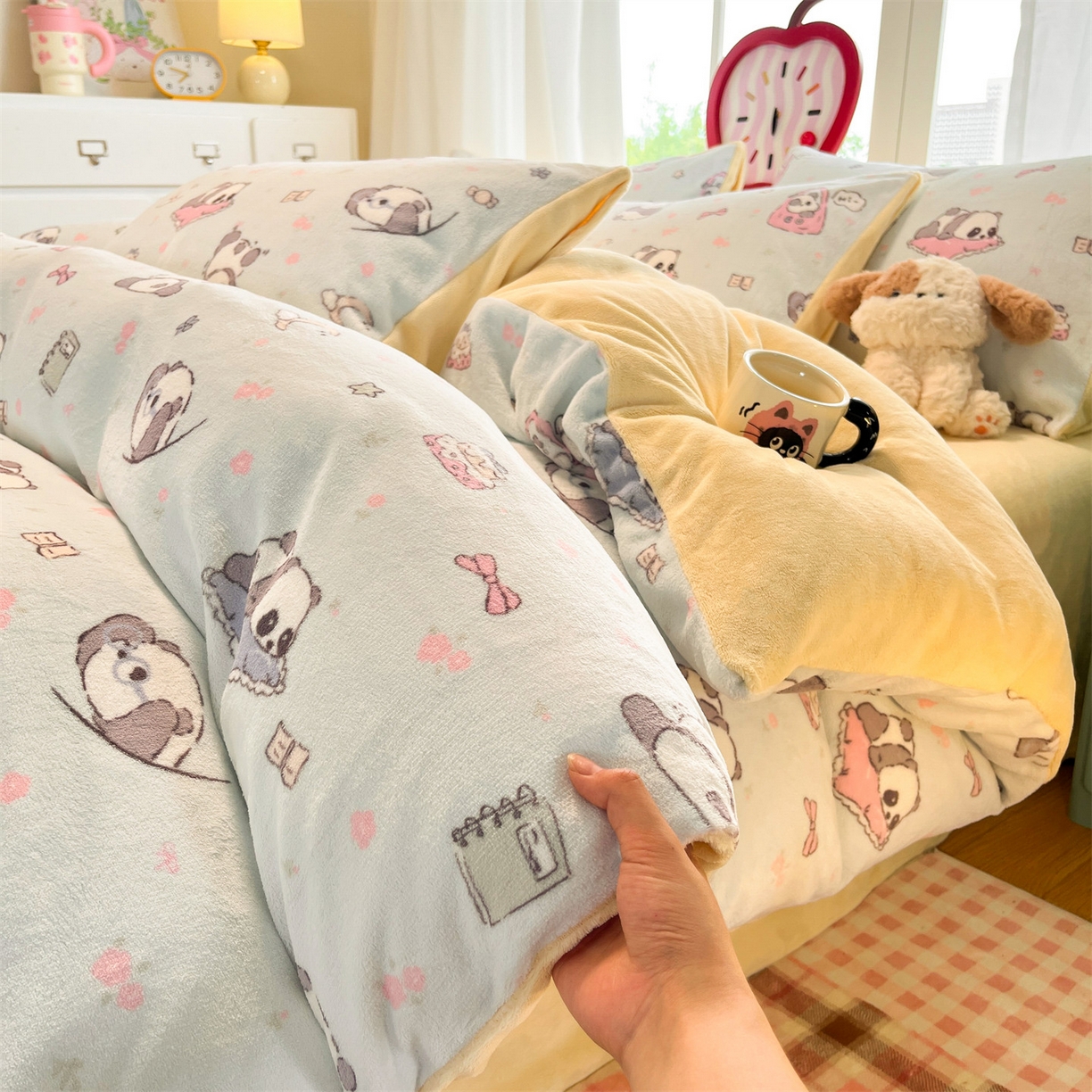 91家纺网 家纺一手货源 找家纺 云棉坊 2025新款高克重卡通牛奶绒四件套-印花系列 打趣熊猫