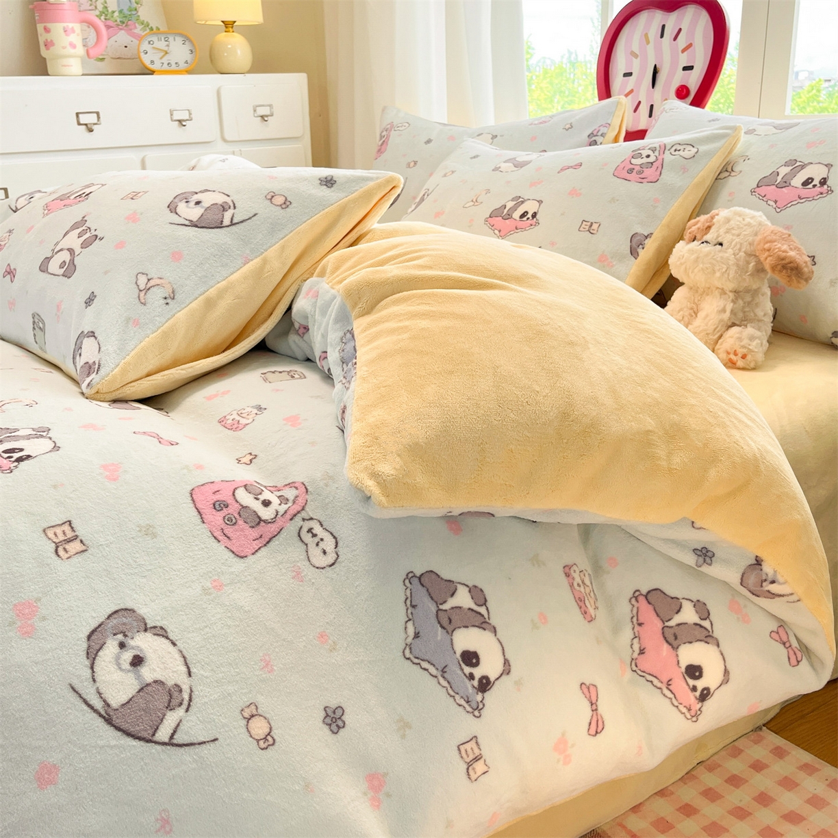 91家纺网 家纺一手货源 找家纺 云棉坊 2025新款高克重卡通牛奶绒四件套-印花系列 打趣熊猫