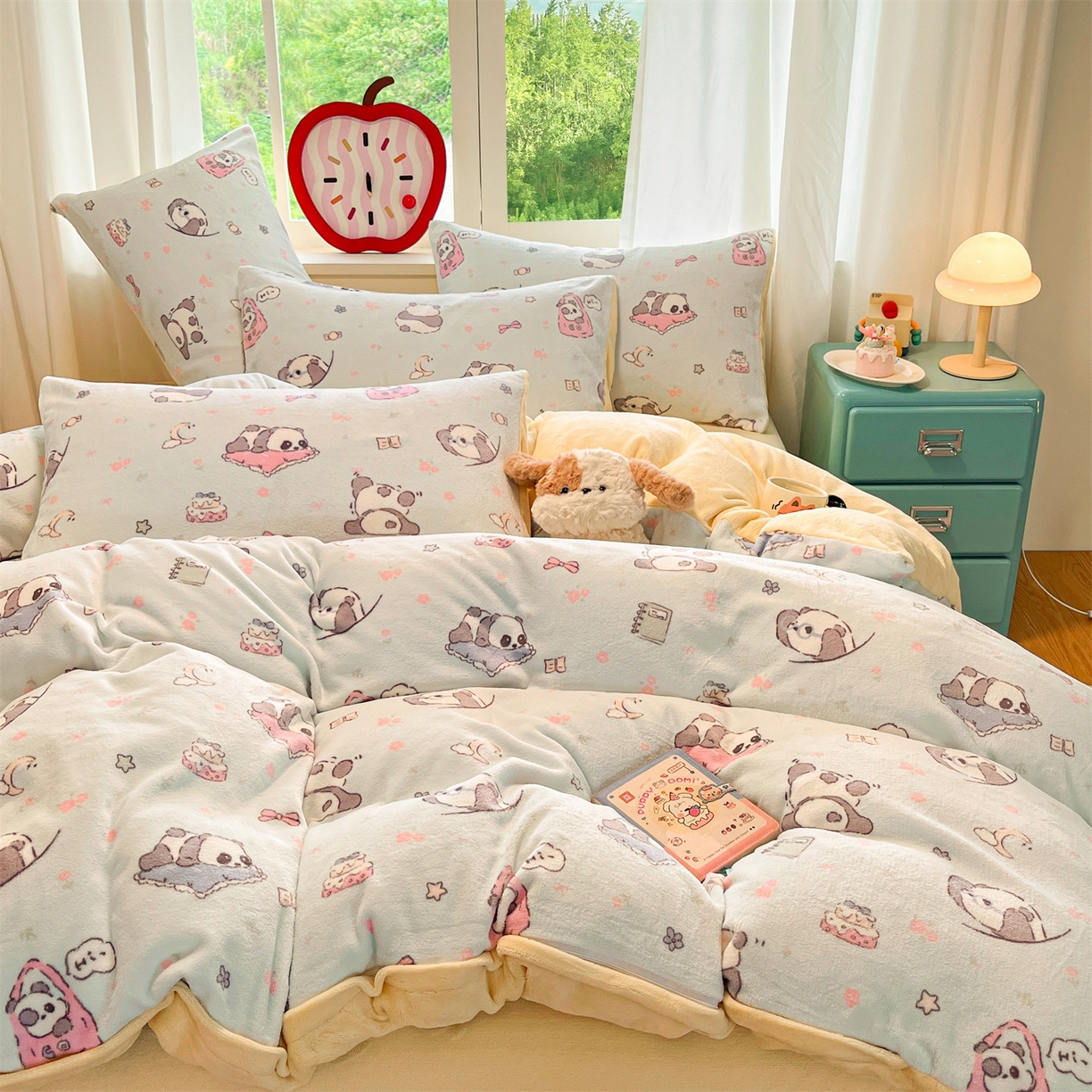 91家纺网 家纺一手货源 找家纺 云棉坊 2025新款高克重卡通牛奶绒四件套-印花系列 打趣熊猫