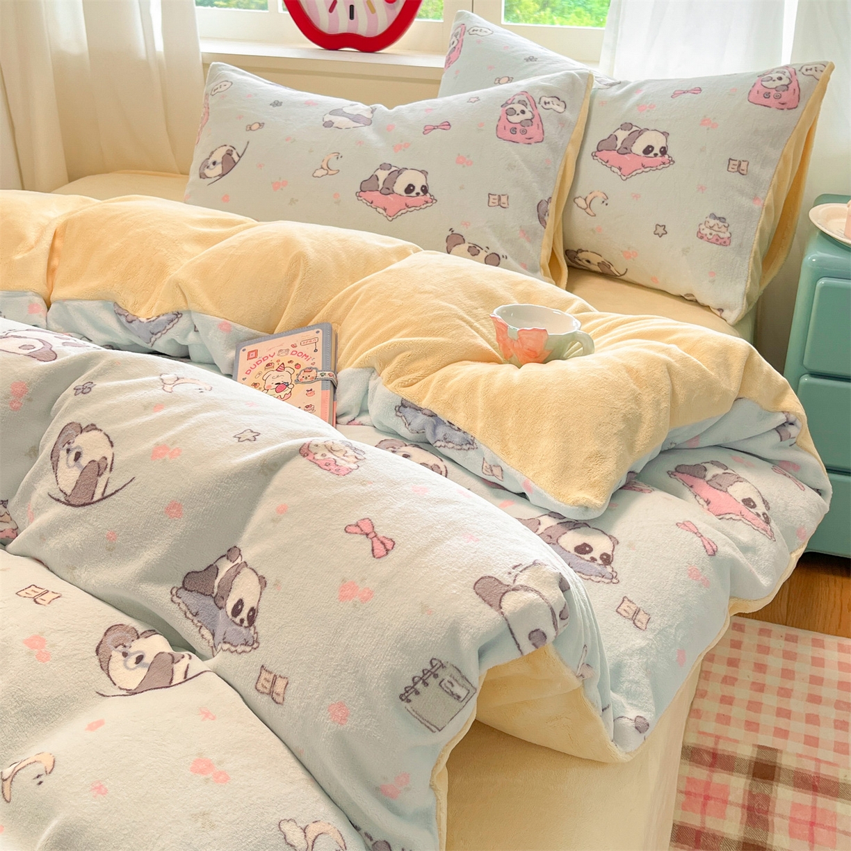 91家纺网 家纺一手货源 找家纺 云棉坊 2025新款高克重卡通牛奶绒四件套-印花系列 打趣熊猫