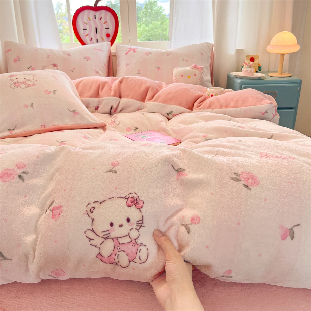 91家纺网 家纺一手货源 找家纺 云棉坊 2025新款高克重卡通牛奶绒四件套-印花系列 粉色kt