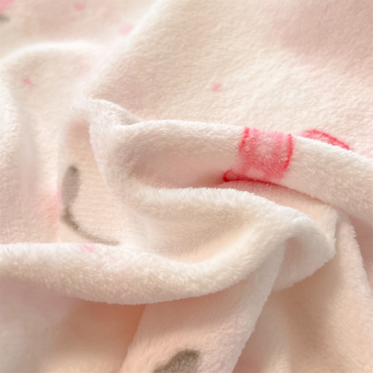 91家纺网 家纺一手货源 找家纺 云棉坊 2025新款高克重卡通牛奶绒四件套-印花系列 粉色kt