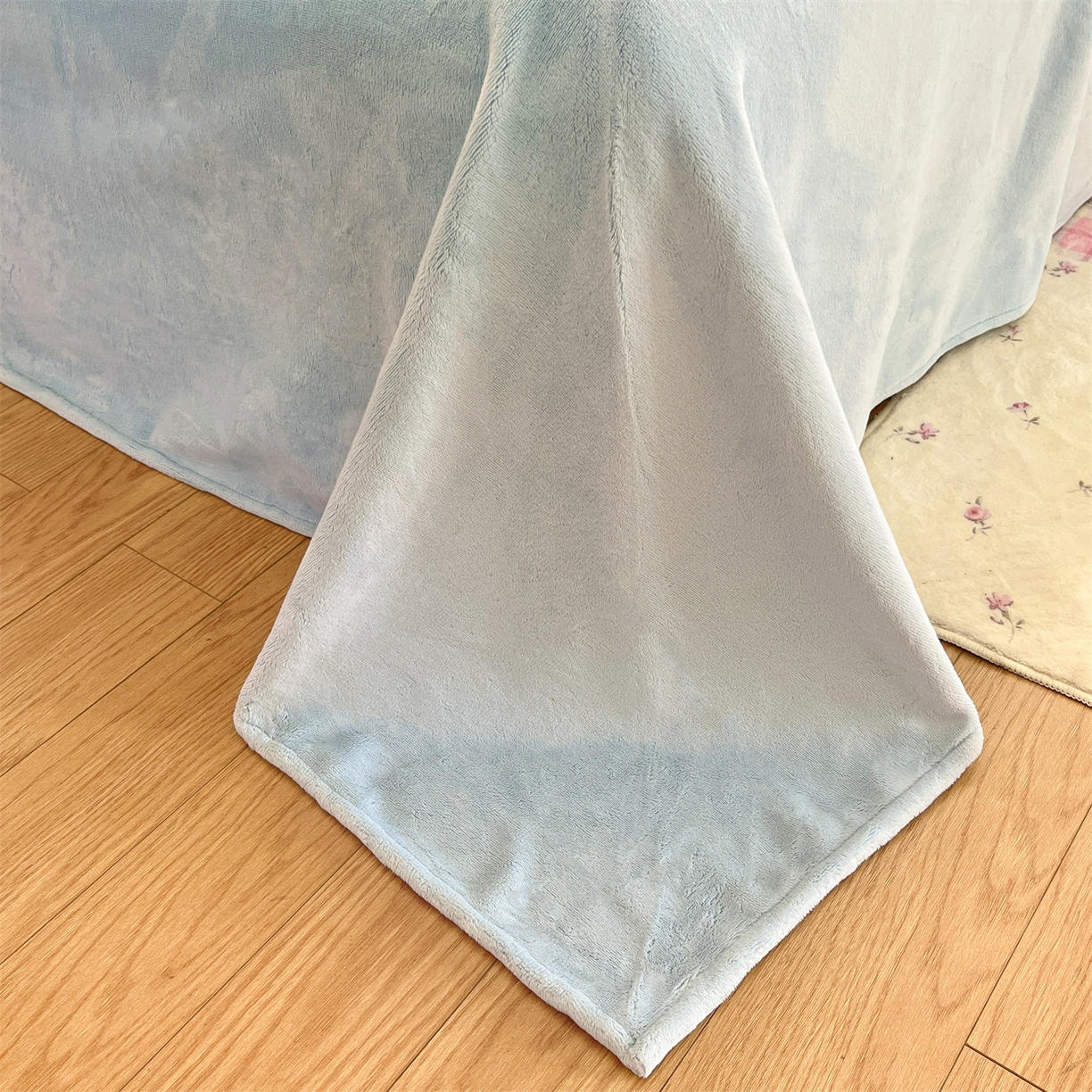 91家纺网 家纺一手货源 找家纺 云棉坊 2025新款高克重卡通牛奶绒四件套-印花系列 格子兔