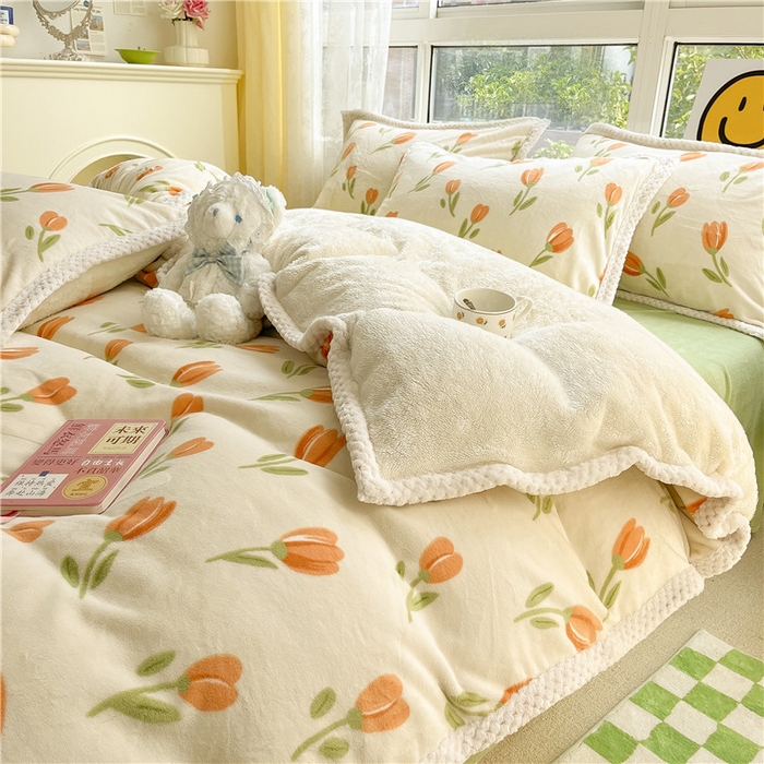 91家纺网 家纺一手货源 找家纺 琪格格纺织 2025新款A牛奶绒B兔兔绒保暖印花四件套 大包边绒春花浪漫