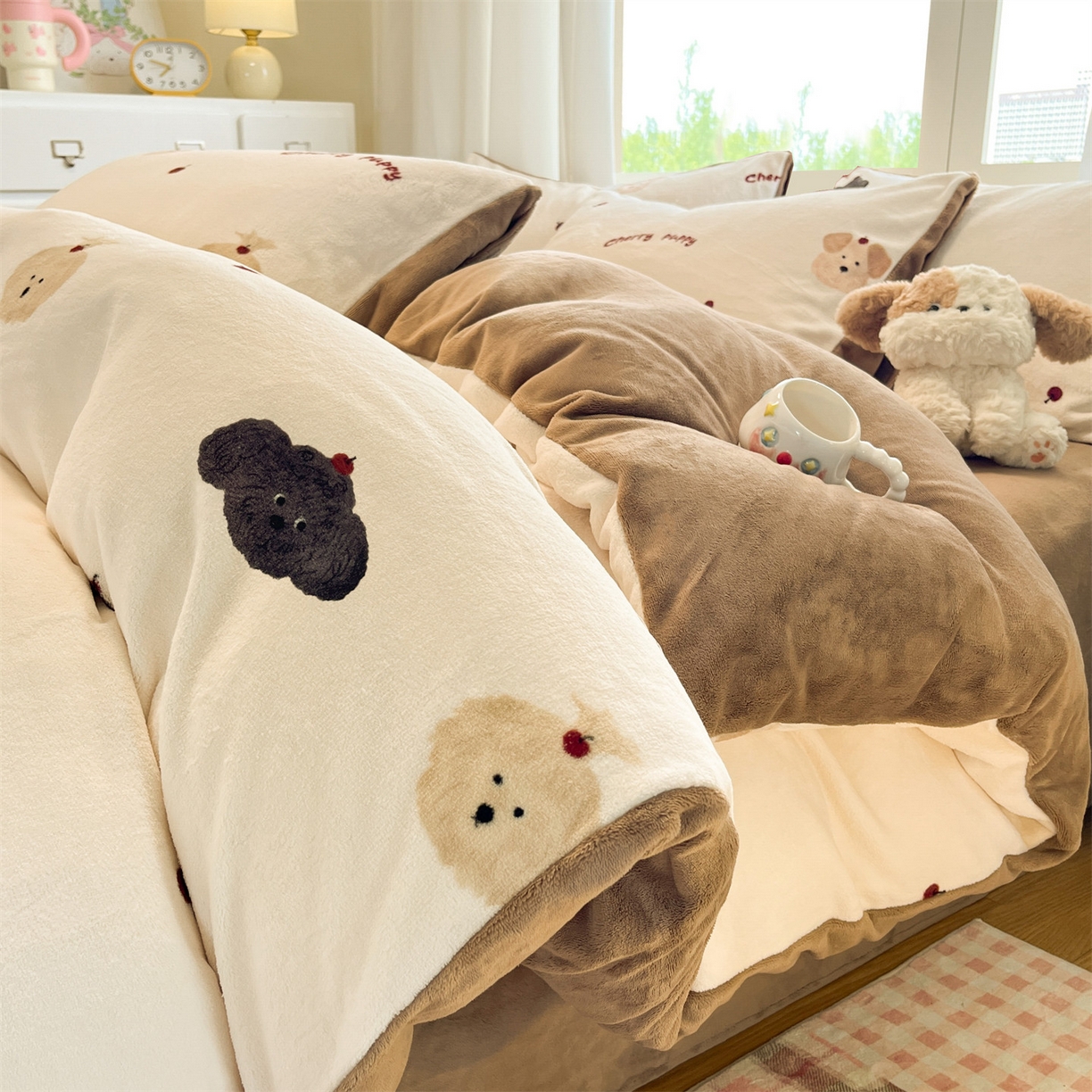 91家纺网 家纺一手货源 找家纺 云棉坊 2025新款高克重卡通牛奶绒四件套-印花系列 精灵仔