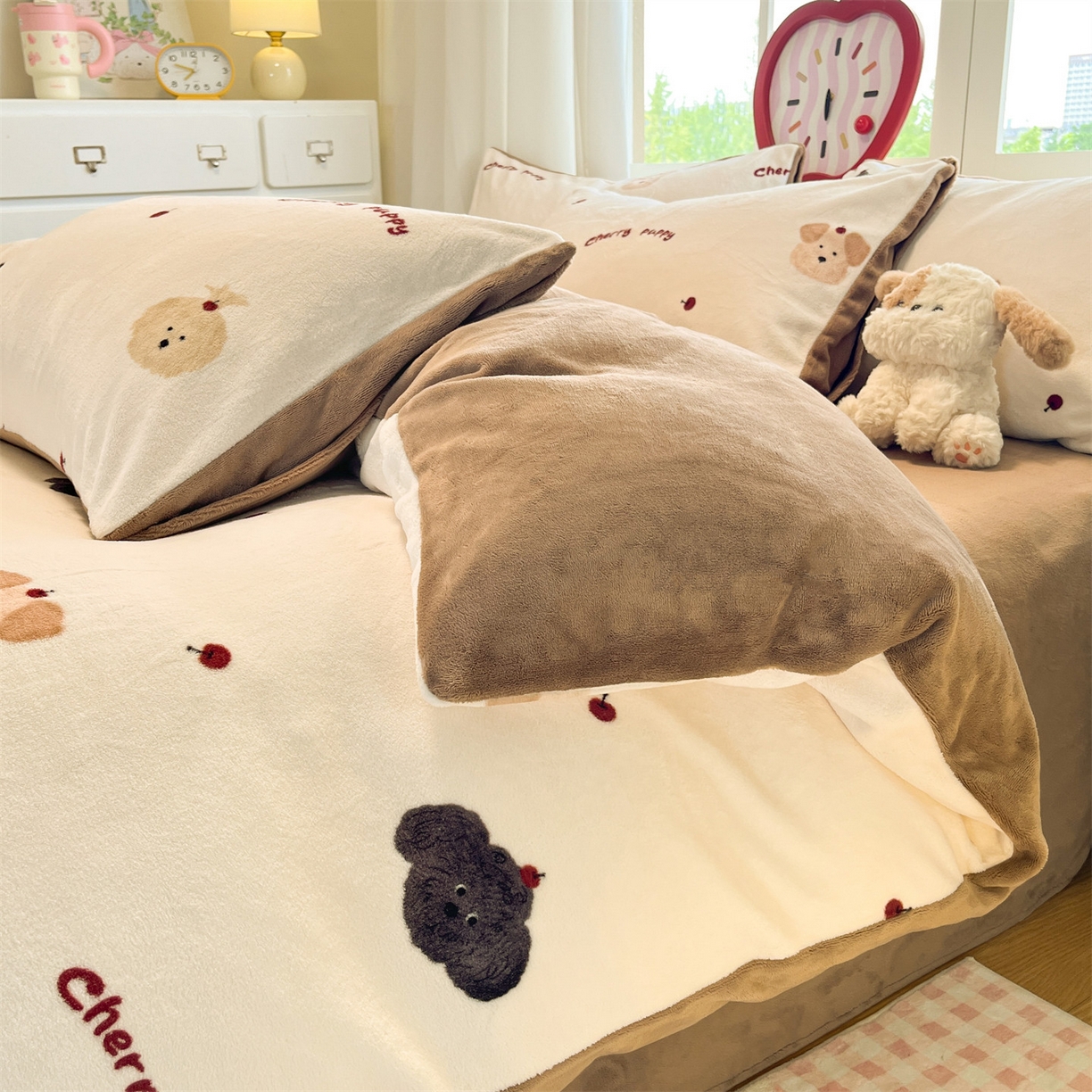 91家纺网 家纺一手货源 找家纺 云棉坊 2025新款高克重卡通牛奶绒四件套-印花系列 精灵仔