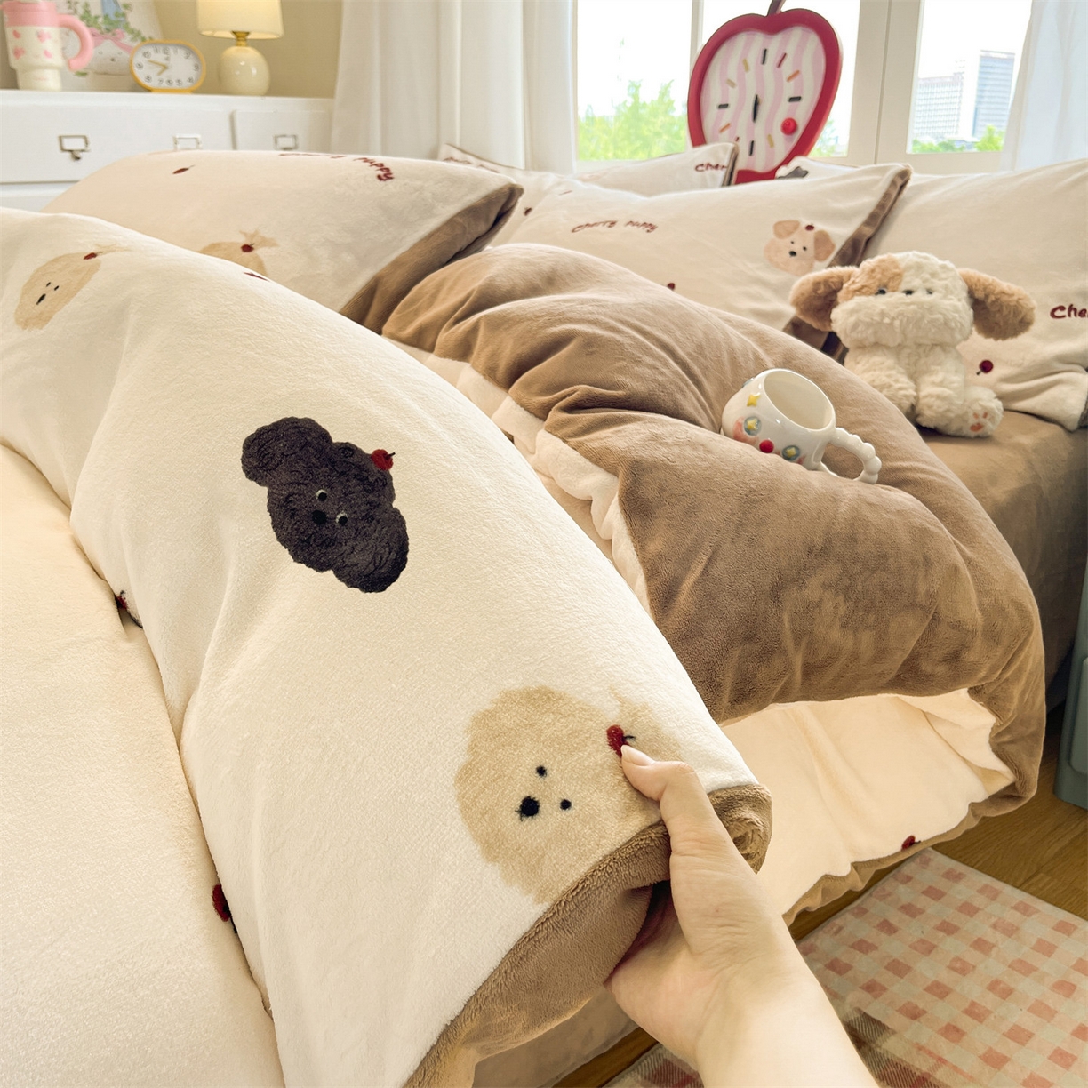 91家纺网 家纺一手货源 找家纺 云棉坊 2025新款高克重卡通牛奶绒四件套-印花系列 精灵仔