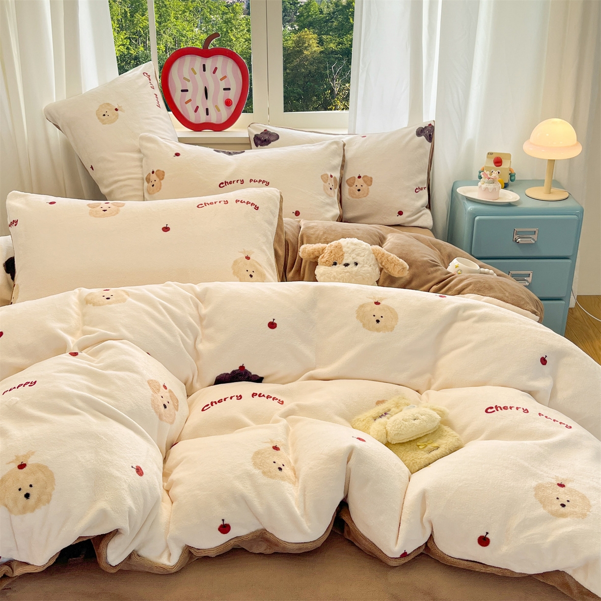 91家纺网 家纺一手货源 找家纺 云棉坊 2025新款高克重卡通牛奶绒四件套-印花系列 精灵仔