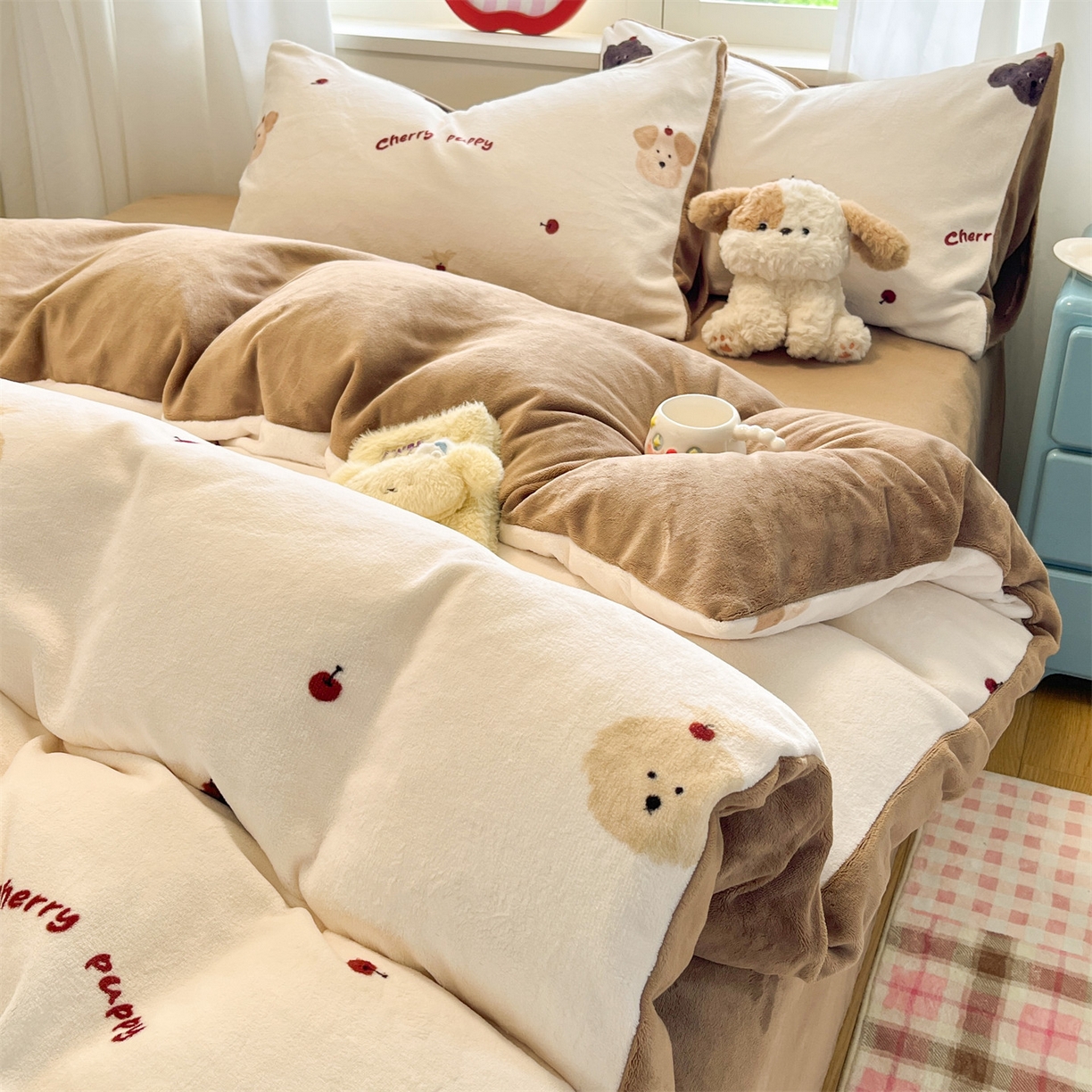 91家纺网 家纺一手货源 找家纺 云棉坊 2025新款高克重卡通牛奶绒四件套-印花系列 精灵仔