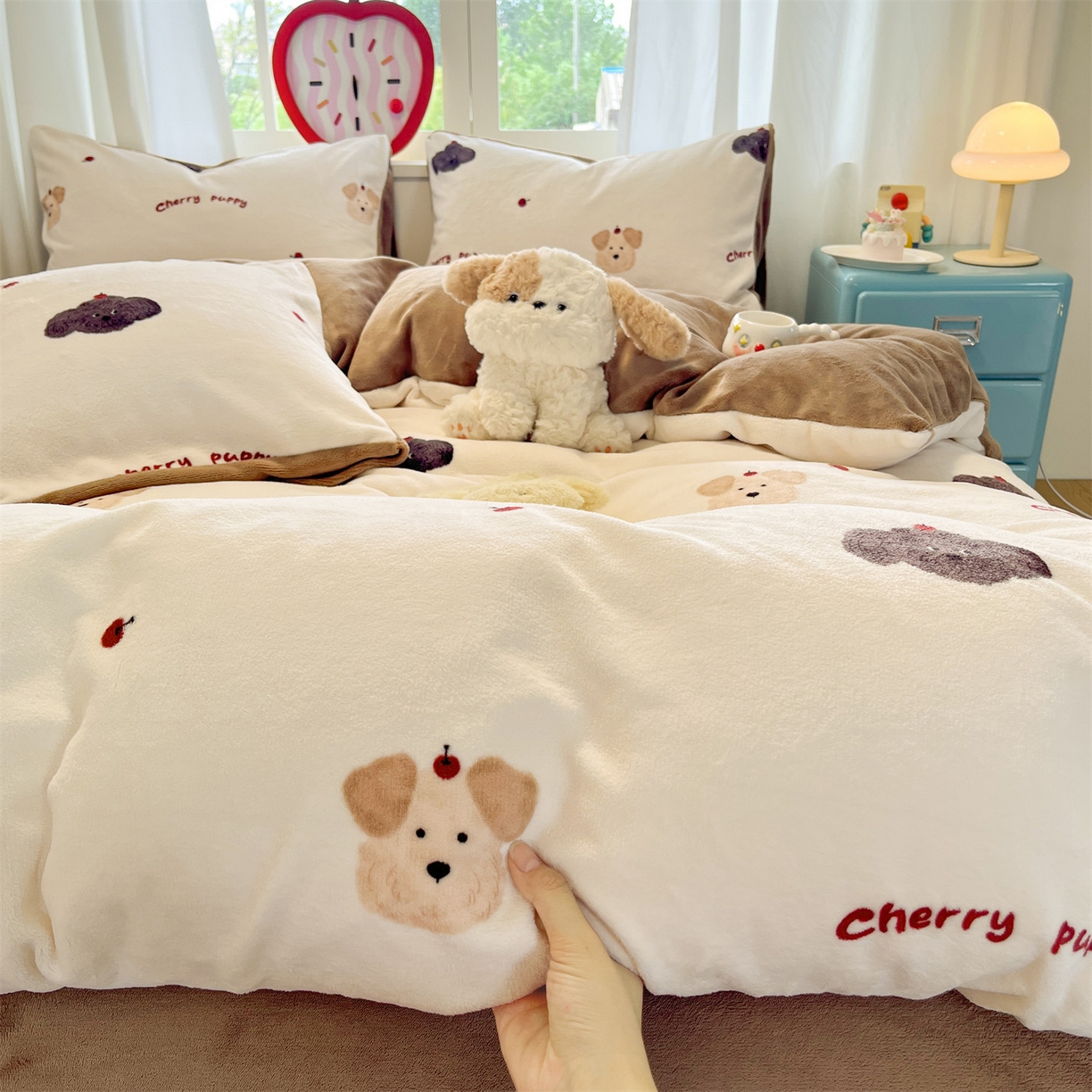 91家纺网 家纺一手货源 找家纺 云棉坊 2025新款高克重卡通牛奶绒四件套-印花系列 精灵仔