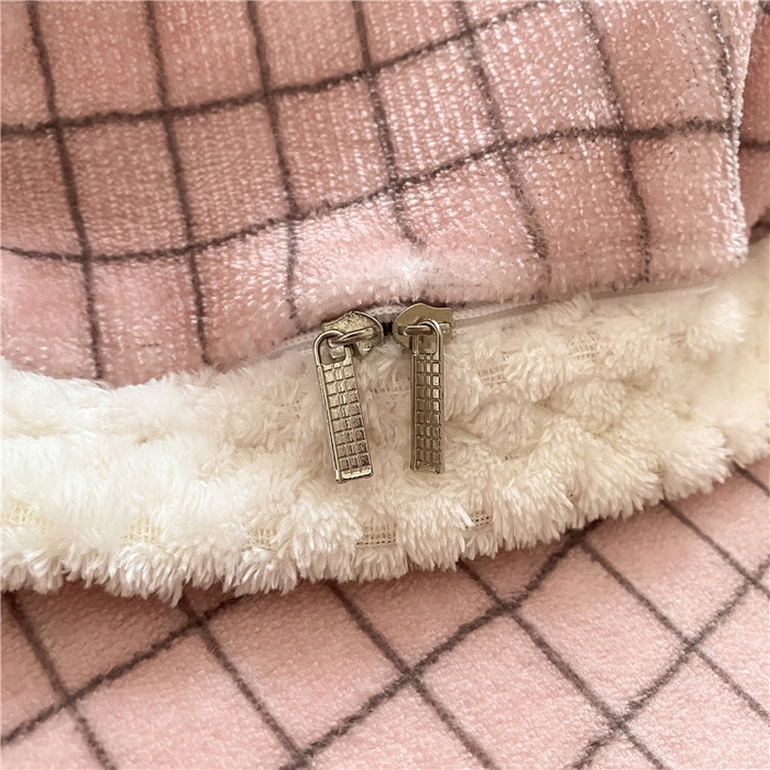 91家纺网 家纺一手货源 找家纺 琪格格纺织 2025新款A牛奶绒B兔兔绒保暖印花四件套 大包边绒粉小格