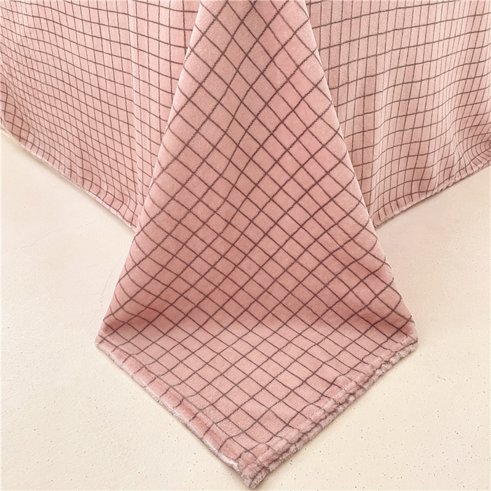 91家纺网 家纺一手货源 找家纺 琪格格纺织 2025新款A牛奶绒B兔兔绒保暖印花四件套 大包边绒粉小格