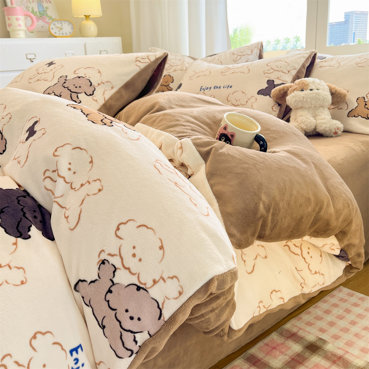 91家纺网 家纺一手货源 找家纺 云棉坊 2025新款高克重卡通牛奶绒四件套-印花系列 开心狗