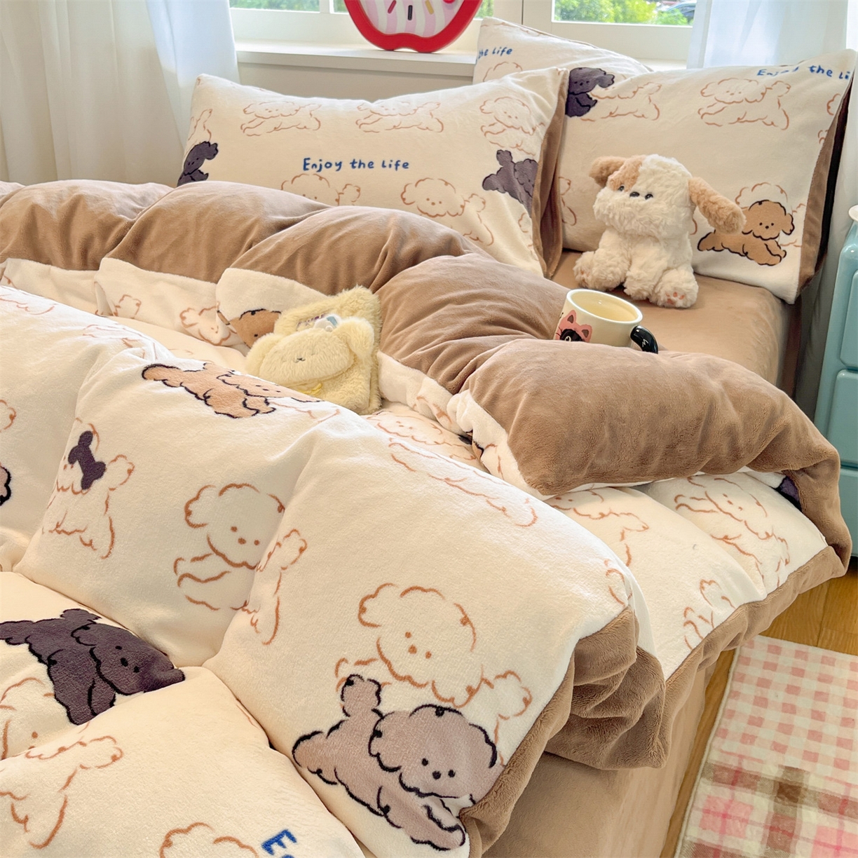 91家纺网 家纺一手货源 找家纺 云棉坊 2025新款高克重卡通牛奶绒四件套-印花系列 开心狗