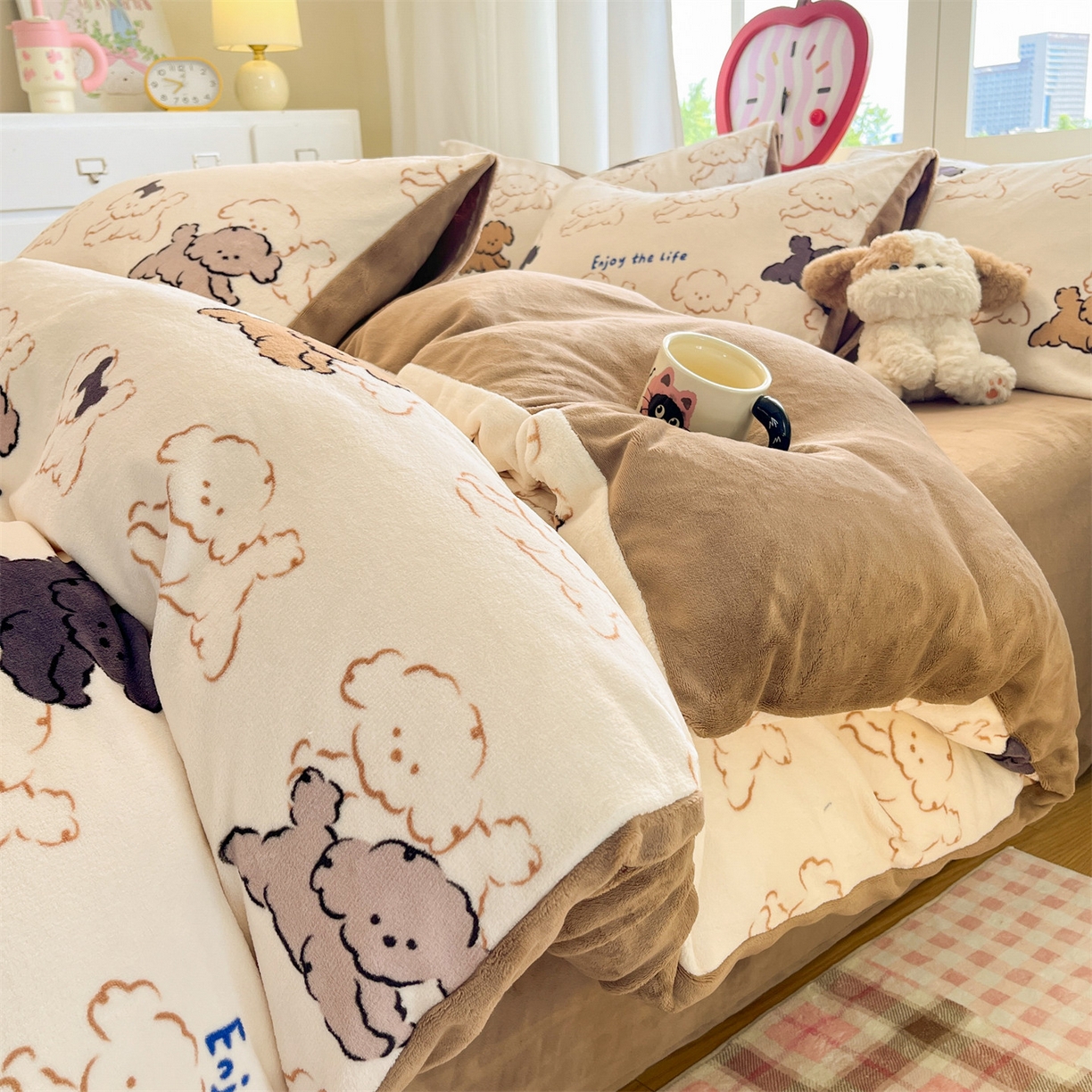 91家纺网 家纺一手货源 找家纺 云棉坊 2025新款高克重卡通牛奶绒四件套-印花系列 开心狗