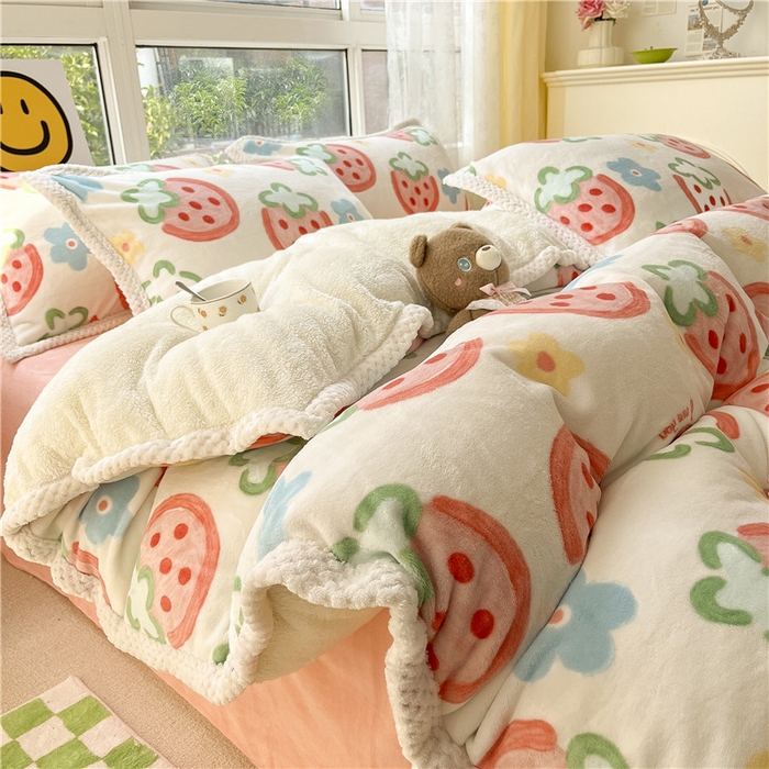 91家纺网 家纺一手货源 找家纺 琪格格纺织 2025新款A牛奶绒B兔兔绒保暖印花四件套 大包边绒海盐草莓