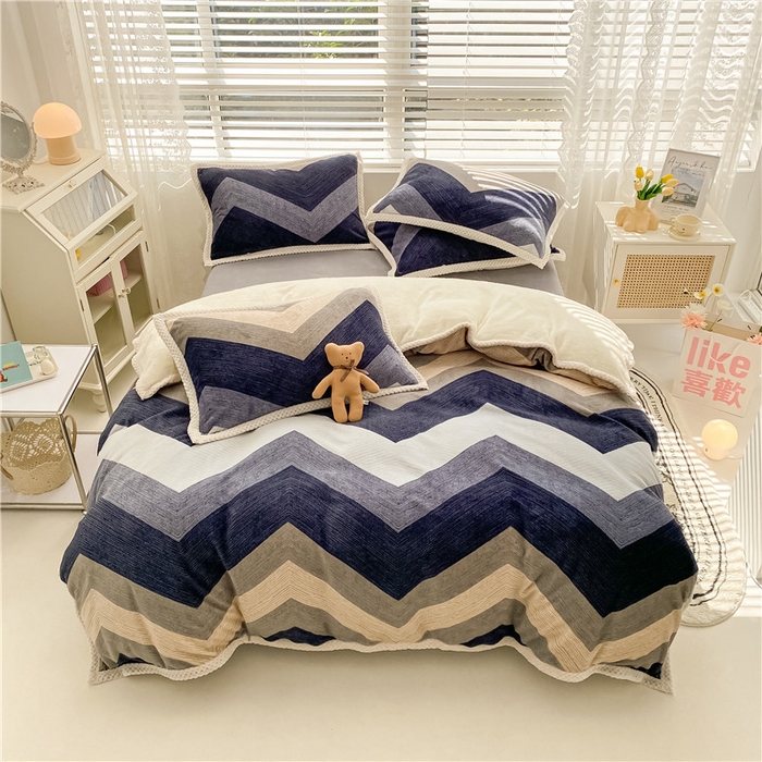 91家纺网 家纺一手货源 找家纺 琪格格纺织 2025新款A牛奶绒B兔兔绒保暖印花四件套 大包边绒几何时尚