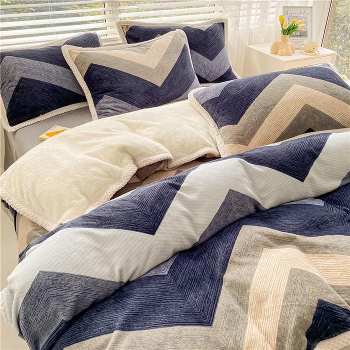 91家纺网 家纺一手货源 找家纺 琪格格纺织 2025新款A牛奶绒B兔兔绒保暖印花四件套 大包边绒几何时尚