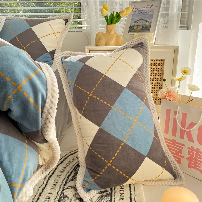 91家纺网 家纺一手货源 找家纺 琪格格纺织 2025新款A牛奶绒B兔兔绒保暖印花四件套 大包边绒菱形空间