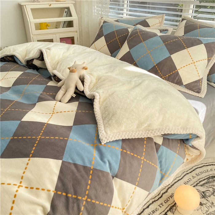 91家纺网 家纺一手货源 找家纺 琪格格纺织 2025新款A牛奶绒B兔兔绒保暖印花四件套 大包边绒菱形空间