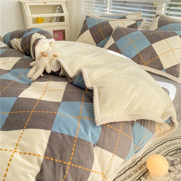 91家纺网 家纺一手货源 找家纺 琪格格纺织 2025新款A牛奶绒B兔兔绒保暖印花四件套 大包边绒菱形空间