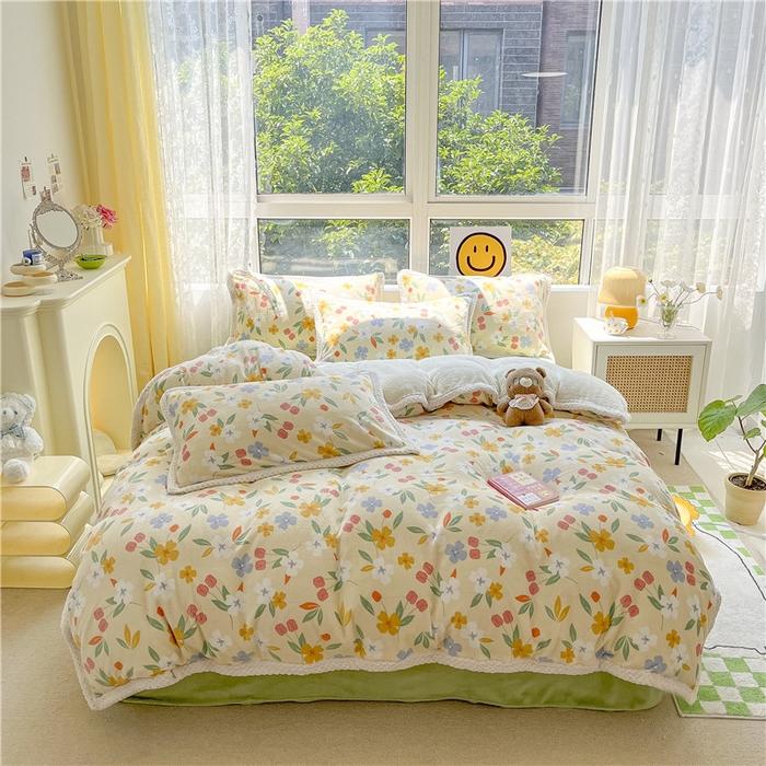 91家纺网 家纺一手货源 找家纺 琪格格纺织 2025新款A牛奶绒B兔兔绒保暖印花四件套 大包边绒沁香-黄