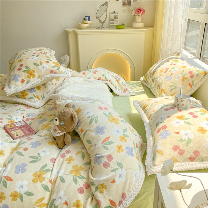 91家纺网 家纺一手货源 找家纺 琪格格纺织 2025新款A牛奶绒B兔兔绒保暖印花四件套 大包边绒沁香-黄