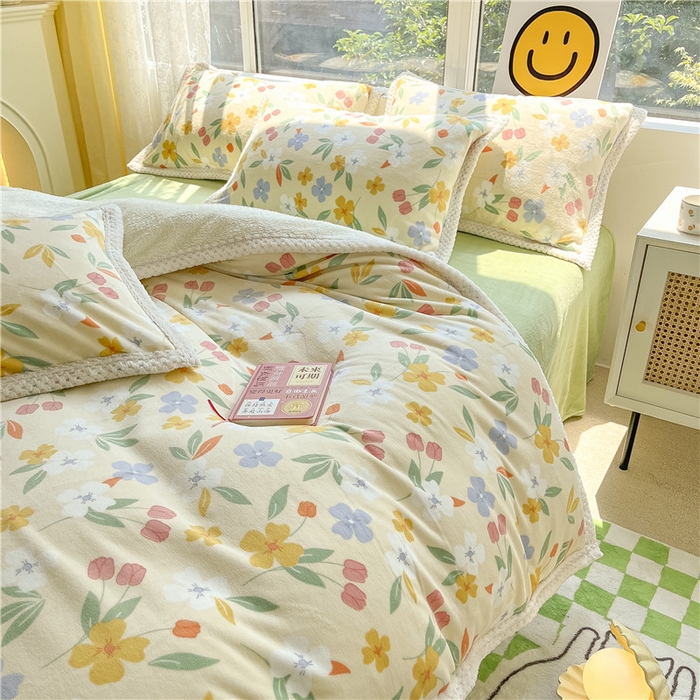 91家纺网 家纺一手货源 找家纺 琪格格纺织 2025新款A牛奶绒B兔兔绒保暖印花四件套 大包边绒沁香-黄