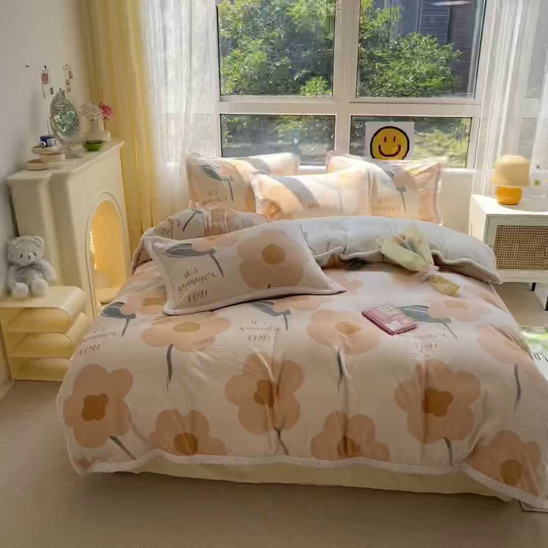 91家纺网 家纺一手货源 找家纺 琪格格纺织 2025新款A牛奶绒B兔兔绒保暖印花四件套 大包边绒微雨